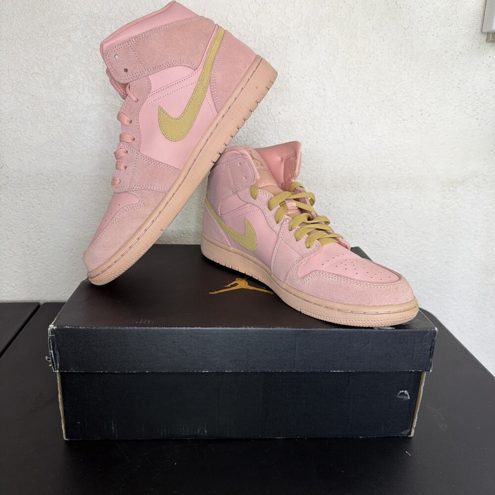 Nike Air Jordan 1 Mid SE Coral Stardust Club Gold 852542-600 Mens 11 Womens 12.5